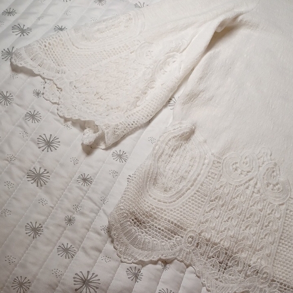 White asymmetrical tunic with bateau neckline and 3/4 sleeves - Picture 3 of 3